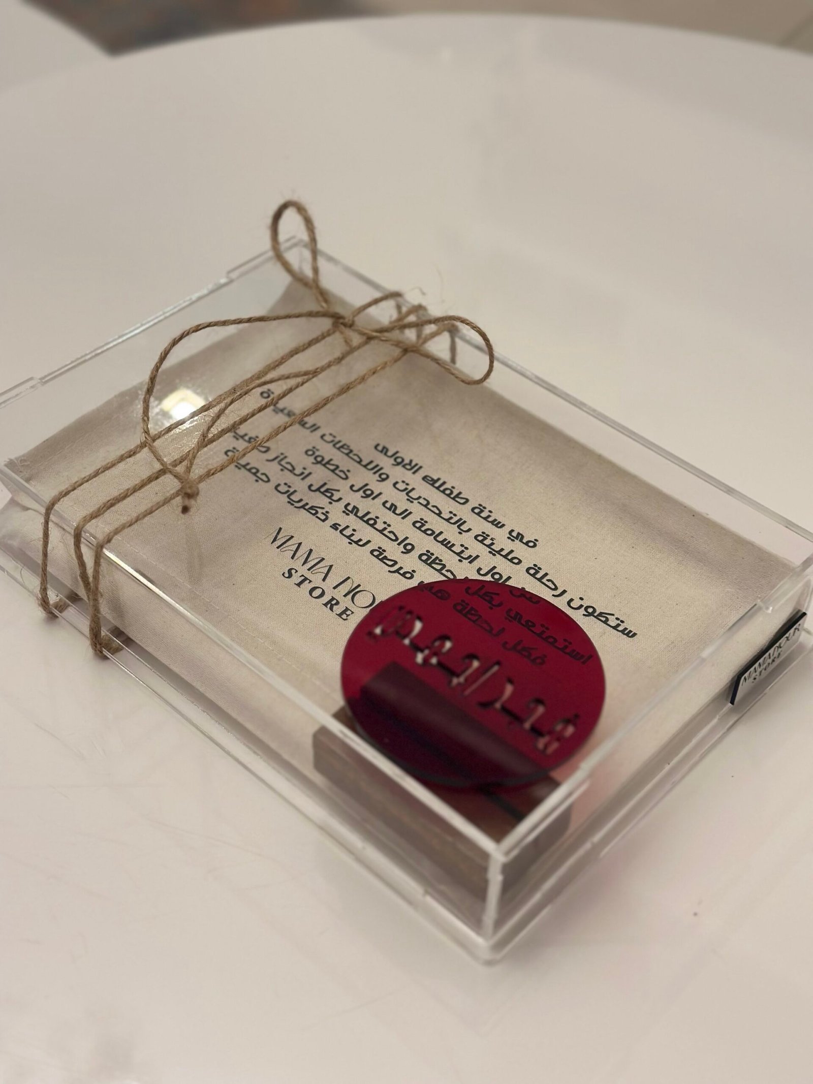 علبة هدية اكرلك مع حامل للبطاقات